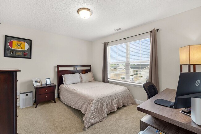 Building Photo - Like New Construction in Ludowici