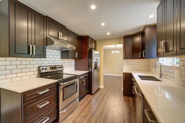 Building Photo - 3bd/2ba Federal Way House