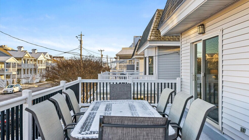 Building Photo - 814 Brighton Pl