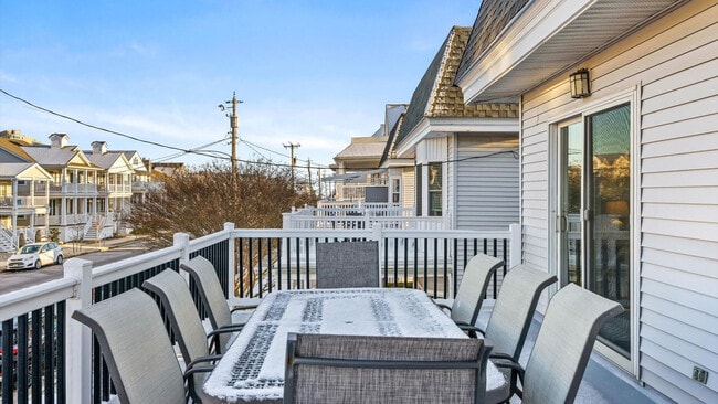 Building Photo - 814 Brighton Pl