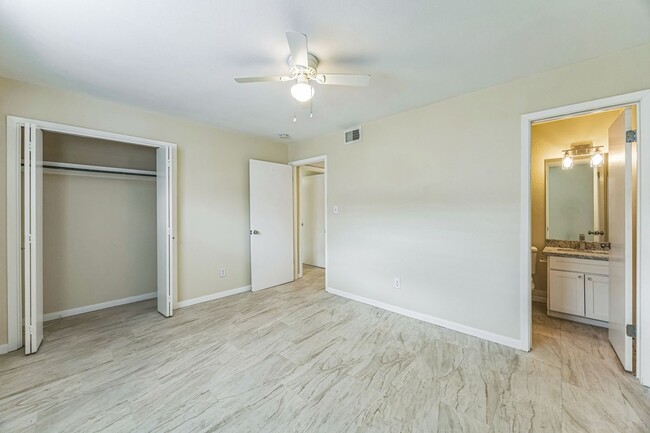Building Photo - Renovated  condo in the heart of McAllen, ...