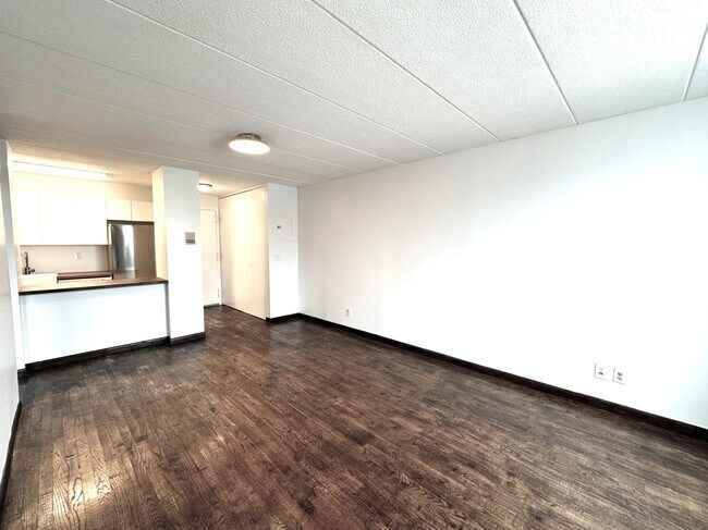 Building Photo - 97-12 63rd Dr