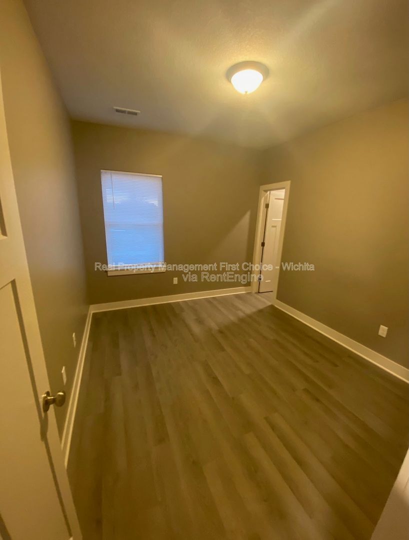 Building Photo - 3318 W 45th St S