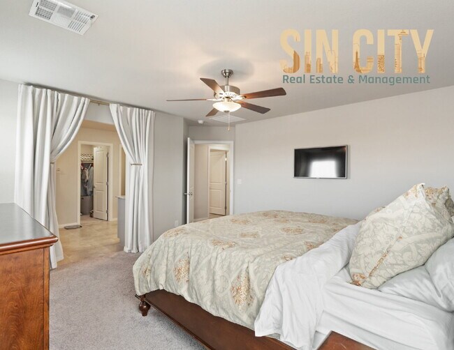 Building Photo - "Spacious 4-Bedroom Oasis with 2.5 Baths i...