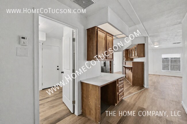 Building Photo - 2548 E Glenn St