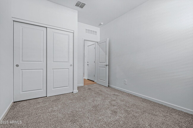 Building Photo - 16006 W Cottontail Ln