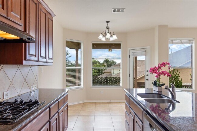 Building Photo - 10 White Magnolia Cir
