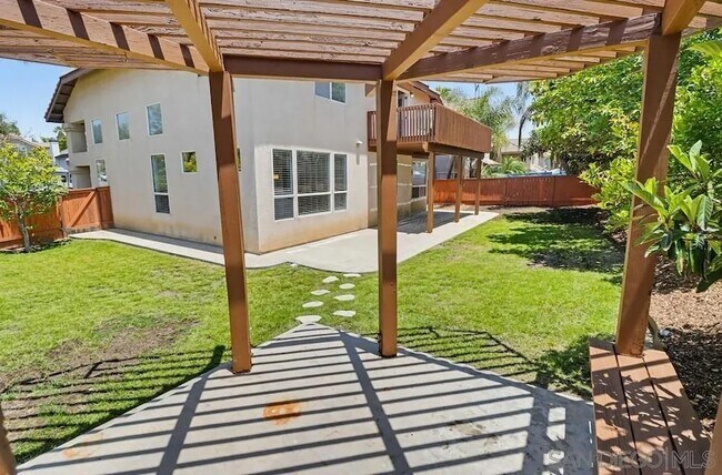 Building Photo - 1100 Corrales Ln