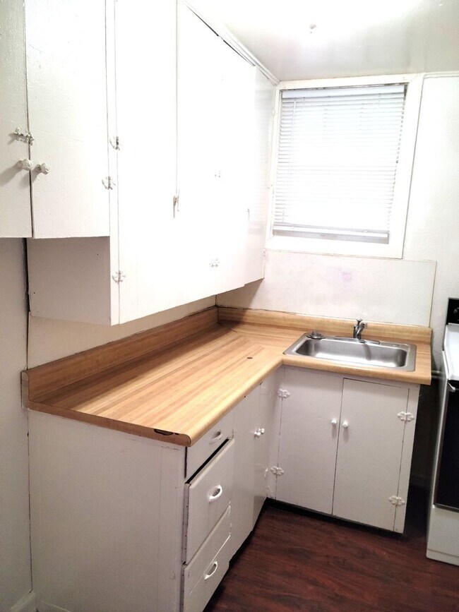 Interior Photo - (1915 11th Ave)
