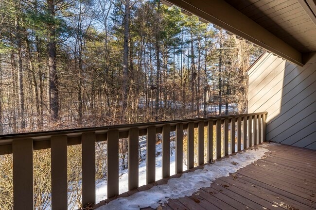 Building Photo - 2 Rockingham Ct