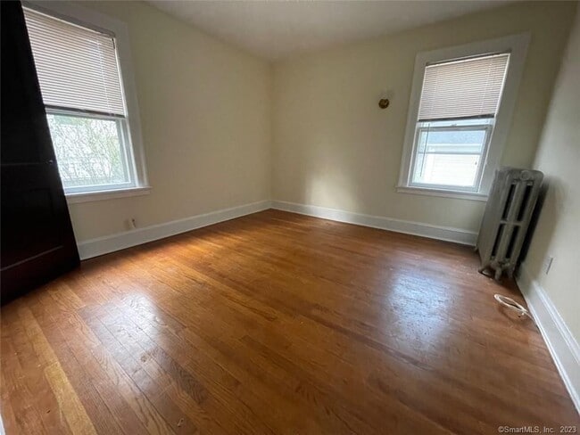 Building Photo - 36 Oakwood Ave