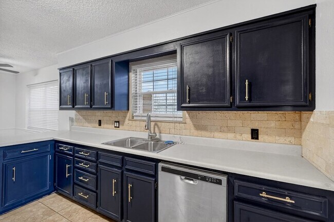 Building Photo - 2821 Metz Dr