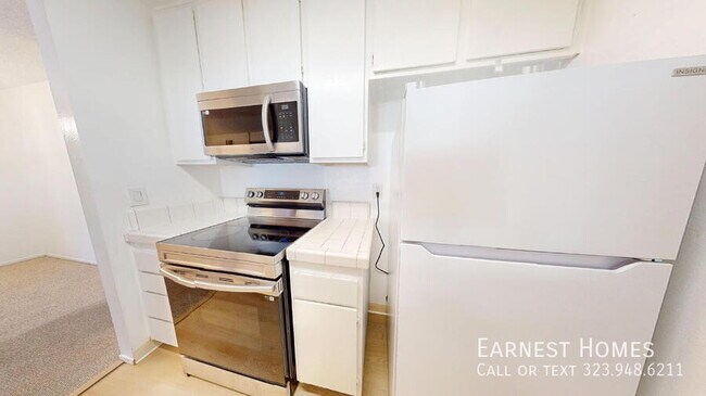 Building Photo - 5460 White Oak Ave