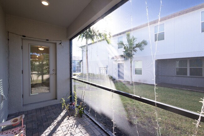 Building Photo - Gorgeous 3-Bed/2.5-Bath Townhome in Treves...