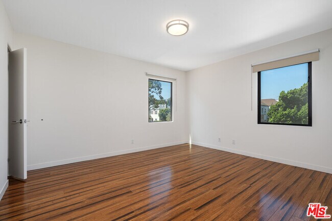 Building Photo - 122 N Harper Ave