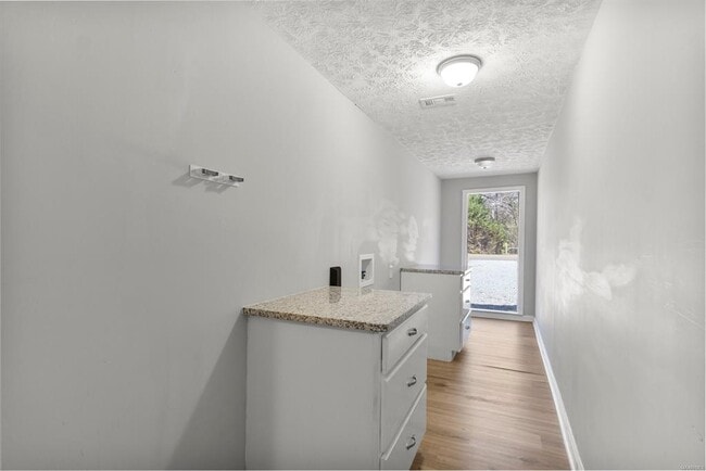 Building Photo - 1216 Old Rdg Rd E