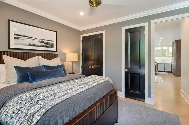 Building Photo - 2575 Peachtree Rd NE