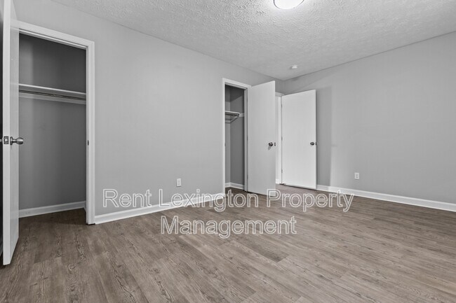 Building Photo - 1649 Foxhaven Dr