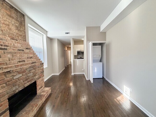 Building Photo - 3433 N Elaine Pl