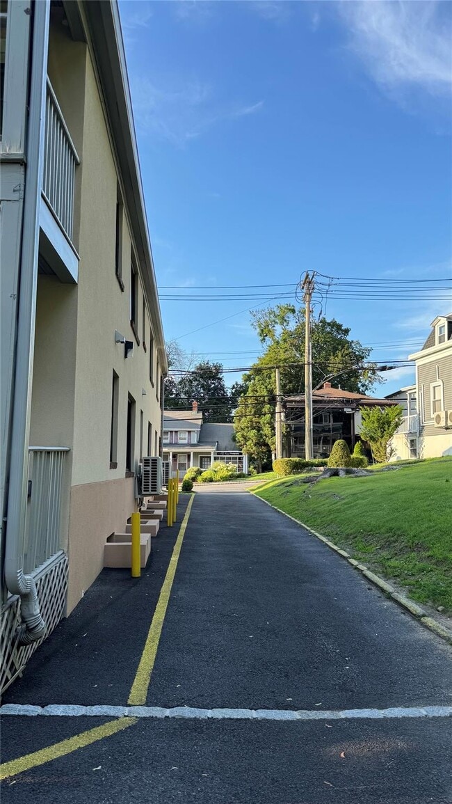 Building Photo - 504 Ashford Ave