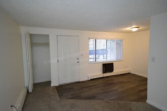 Building Photo - 824 N Garfield Ave