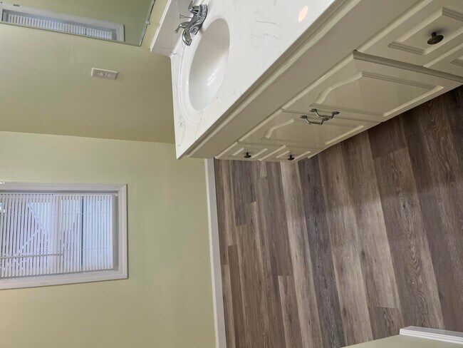 Building Photo - 169 Gateway Dr