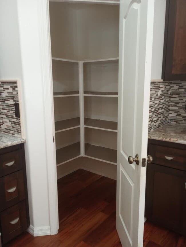 Building Photo - House - Now accepting applications!