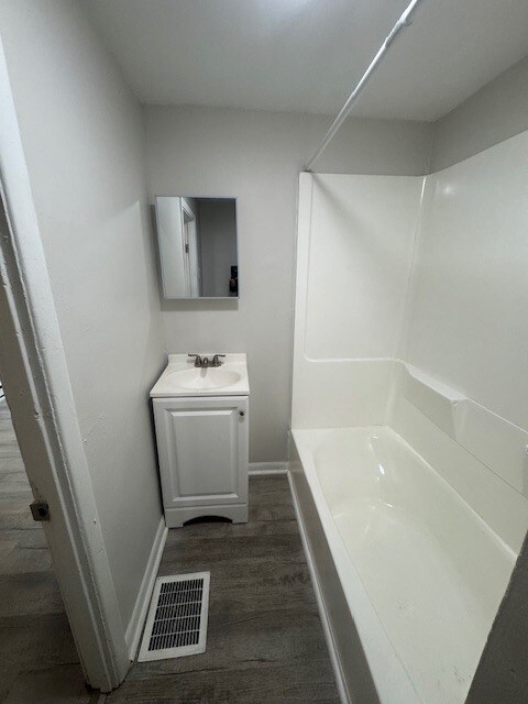 Building Photo - 356 1/2 Apple St