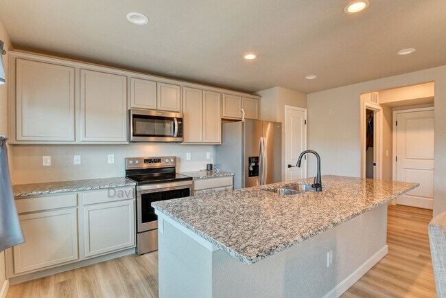 Building Photo - Gorgeous 3 Bedroom House Located in Lorson...