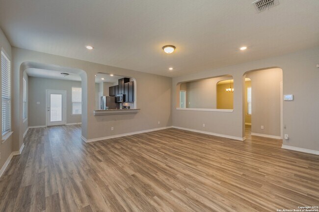 Building Photo - 3592 Vuitton