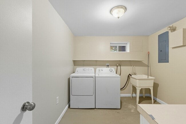 Building Photo - 7910 Beechnut Rd