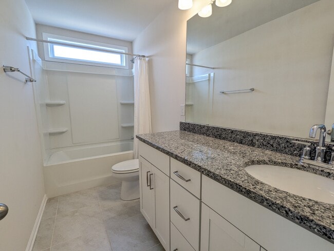 Building Photo - 2 Planters Pl