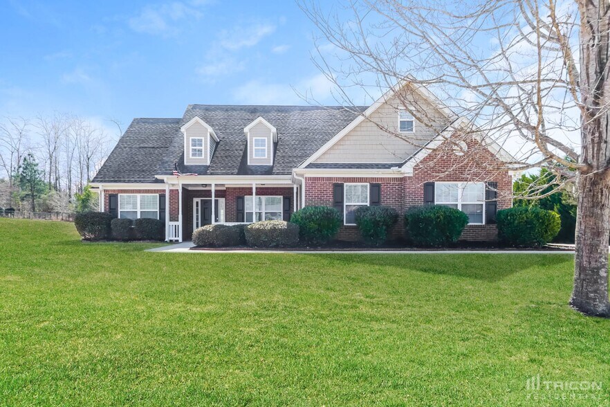 Primary Photo - 175 Saddle Ln