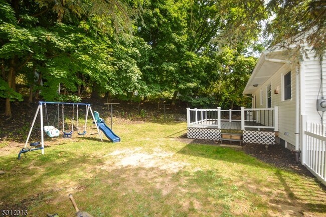 Building Photo - 62 Oakwood Ave