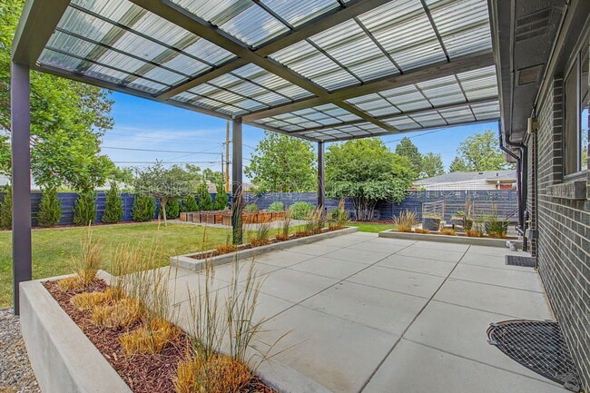 Building Photo - 5565 E Bails Dr