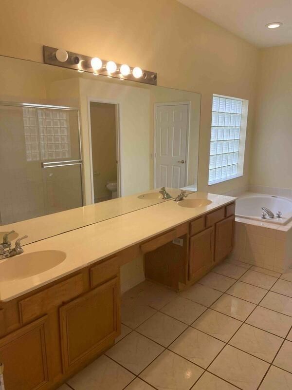 Building Photo - 7830 St Andrews Cir