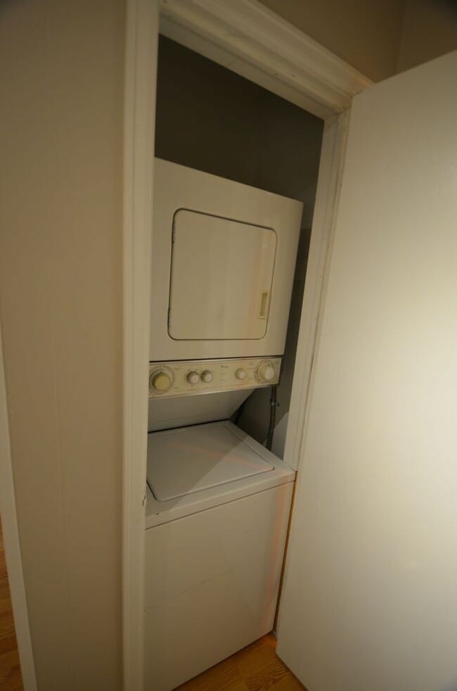 Building Photo - Unfurnished, 10 minutes from Downtown Breck!