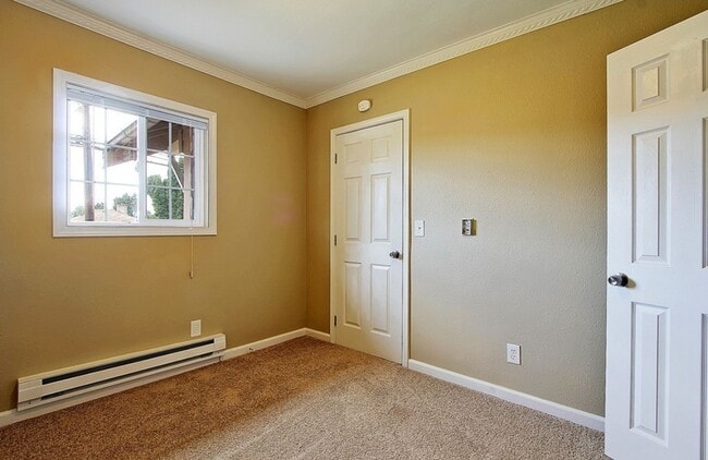 Building Photo - REST OF OCTOBER FREE >> Beautiful 4BR/2BA ...