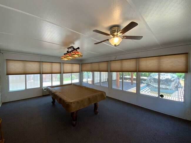 Building Photo - 3 Bedroom Home Available Near Golf Course ...