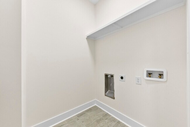 Building Photo - 3420 Tappan Pl