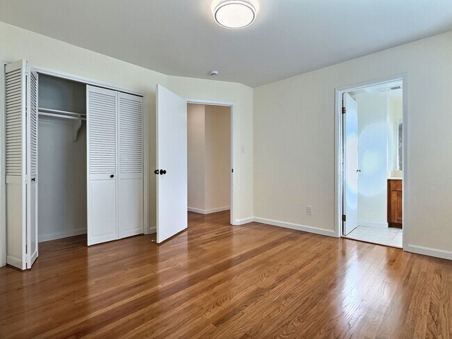 Building Photo - 3BD/2BA - Updated Charming Single Family Home in Great Location!