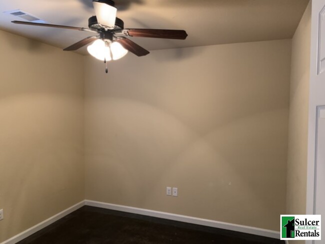 Building Photo - Like new construction 2 BR in Bookland