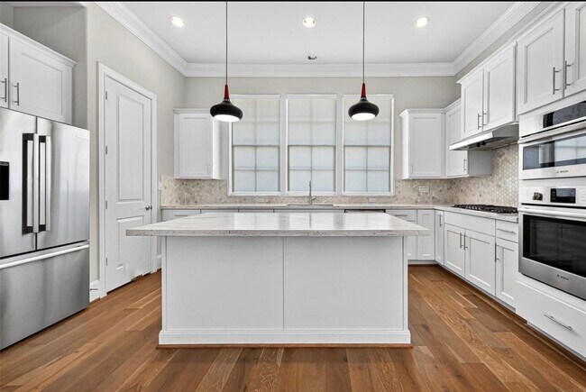 Building Photo - 815 Bringhurst St