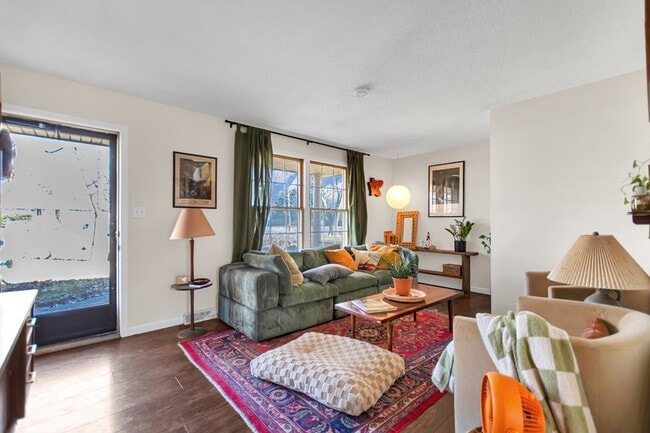 Building Photo - 284 Stephanie Dr