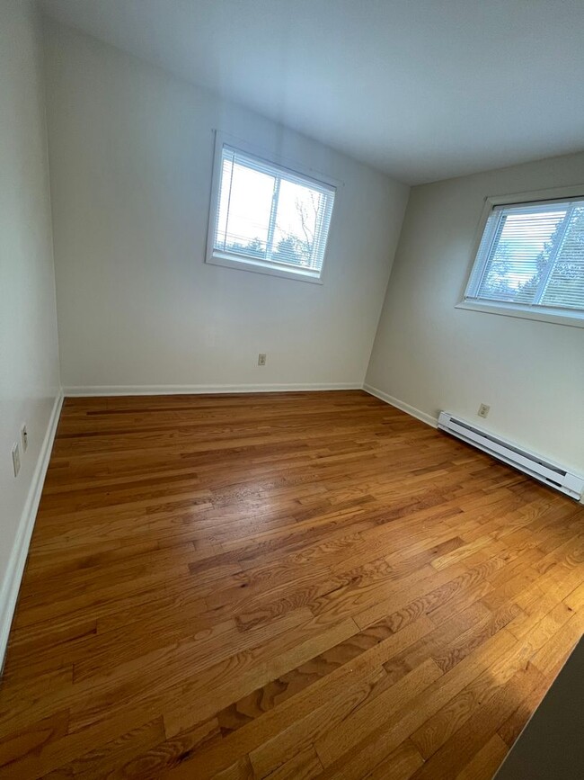 Building Photo - Newly Remodeled Apartment for Rent