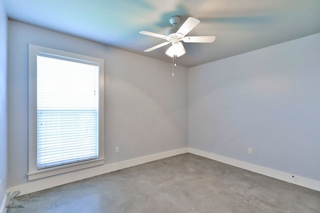 Building Photo - 3/2/2 duplex!  NEWLY UPDATED!