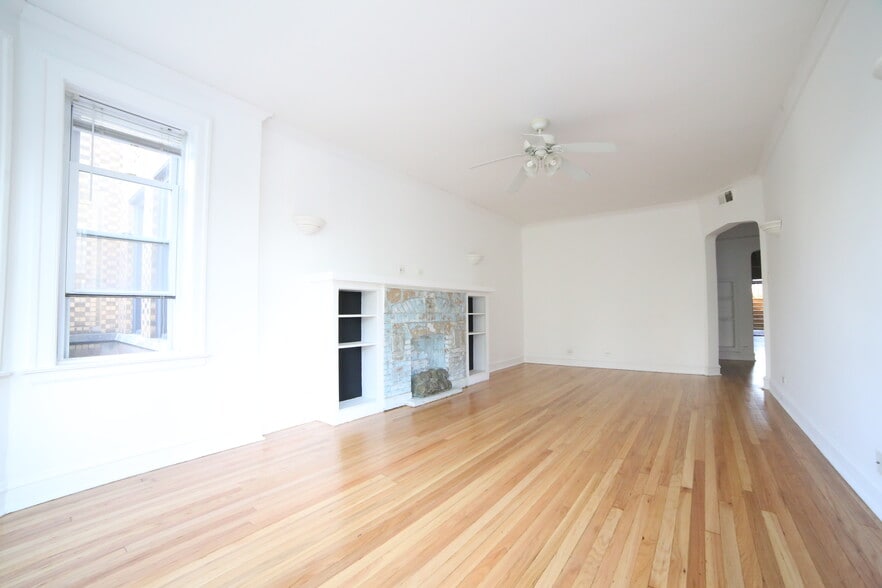Living Room - 3570 W Lyndale St