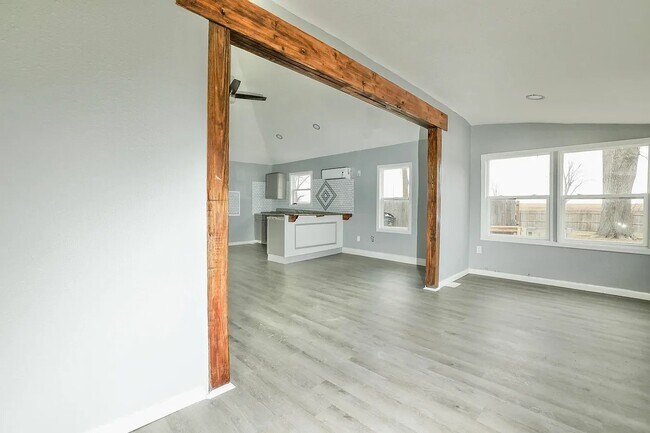Building Photo - 305 Bass Ave