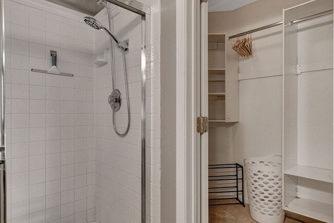 Building Photo - Fully Furnished 1-Story Home for Rent in t...
