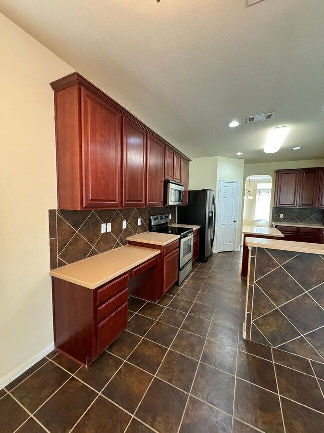 Building Photo - Beautiful 2 Story 4 Bdrm 2.5 Bath With a Loft